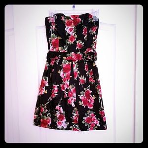 Strapless floral print dress.